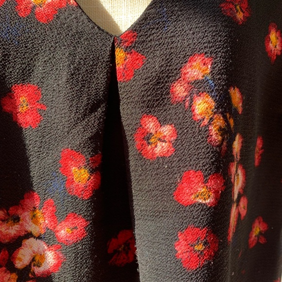 SOLD-Beautiful Top - Picture 2 of 6